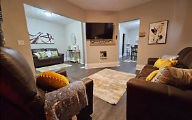 Elegant 4 Bedroom @Cleveland Clinic Area